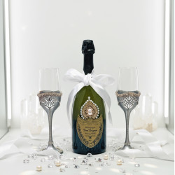 Dom Pérignon Champagne & Luxury Toasting Flutes Wedding Gift Set Dom Pérignon Champagne & Luxury Toasting Flutes Wedding Gift Set