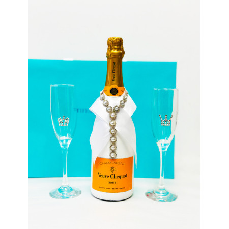 Tiffany Toasting Flutes & Veuve Clicquot Champagne Wedding Gift Set Tiffany Toasting Flutes & Veuve Clicquot Champagne Wedding Gift Set