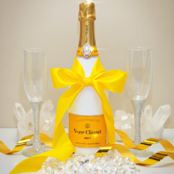 Veuve Clicquot Champagne And Crystal-Adorned Wedding Toast Flutes Gift Set Veuve Clicquot Champagne And Crystal-Adorned Wedding Toast Flutes Gift Set